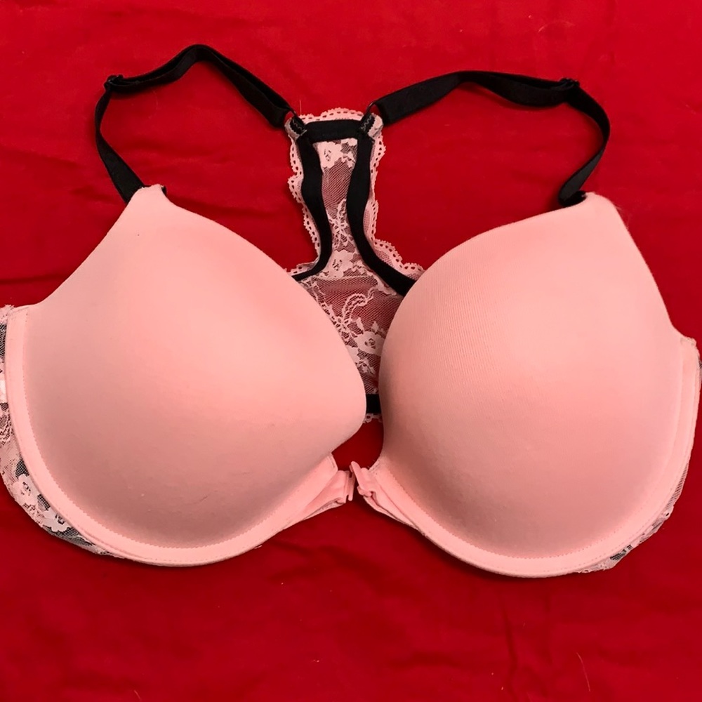 Victoria secret bra . Lightly used (1-2 times) size 38D. Lacked in front . Pink